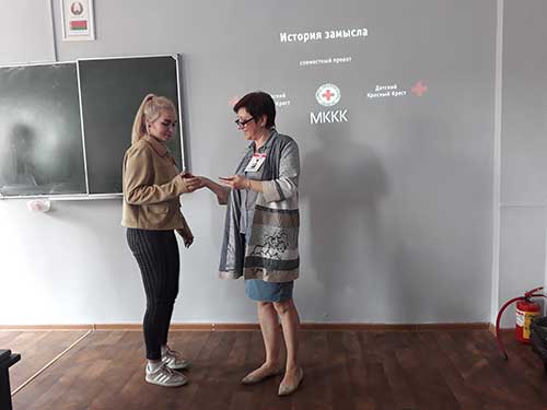 Глебовцам вручили удостоверения волонтёров Белорусского общества Красного Креста