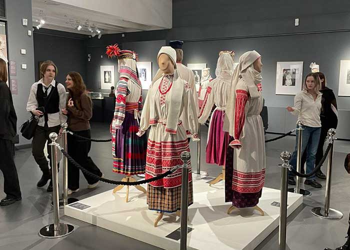 Выставка «Аналогия красоты. Традиционный белорусский костюм»