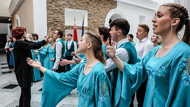 Министр культуры М. С. Марков принял участие в праздничной церемонии вручения дипломов выпускникам