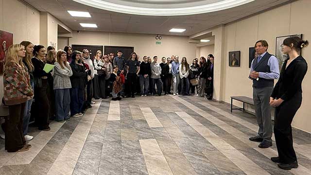 Открытие выставки выпускницы колледжа Марии Шитько